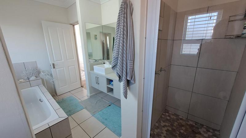 4 Bedroom Property for Sale in Stilbaai Wes Western Cape